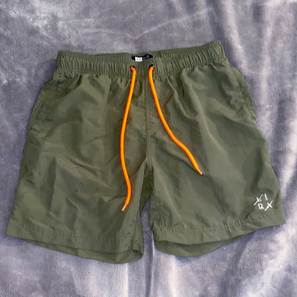 LIRA Court Mens Volley shorts green and orange